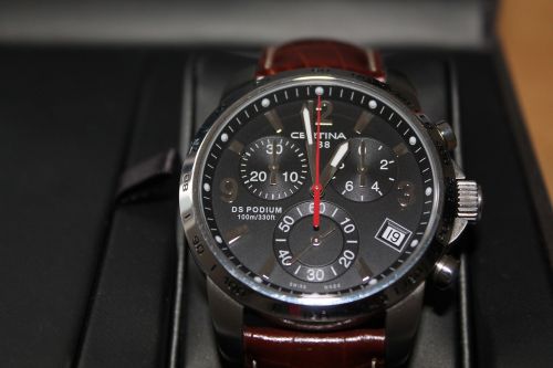 wristwatch chronograph quartz