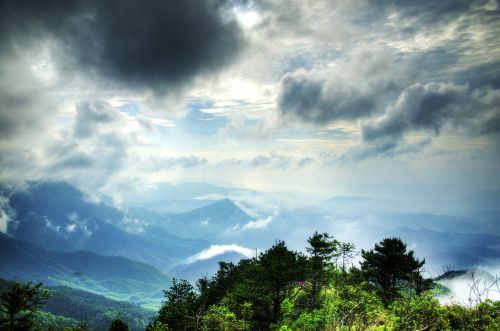 wugongshan sunshine dark clouds