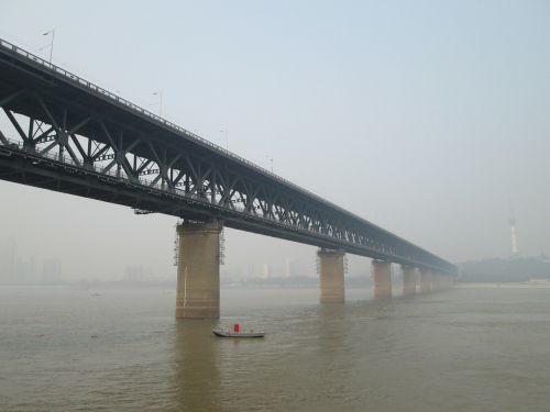 wuhan yangtze river bridge building the yangtze river