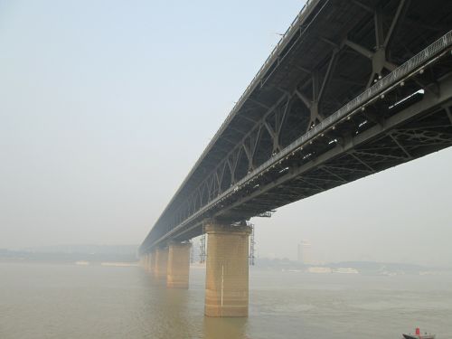 wuhan yangtze river bridge building the yangtze river