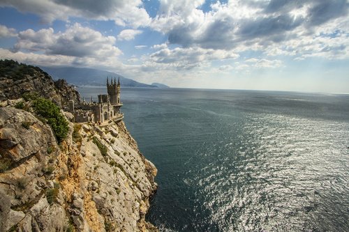 yalta  swallow's nest  sky