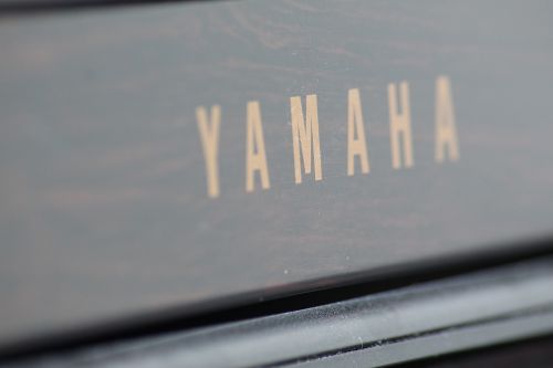 yamaha piano close
