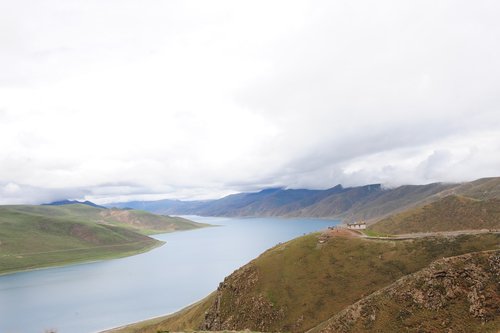 yamdrok tso  lagoon  tibet