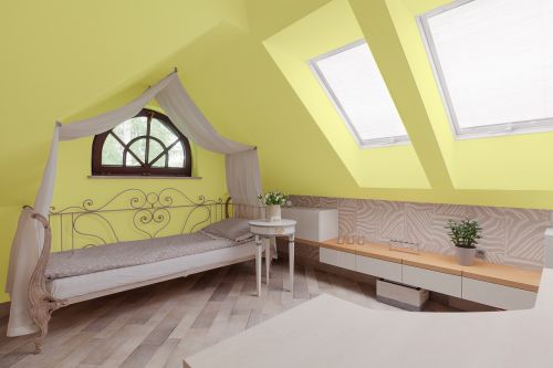 yellow room bed