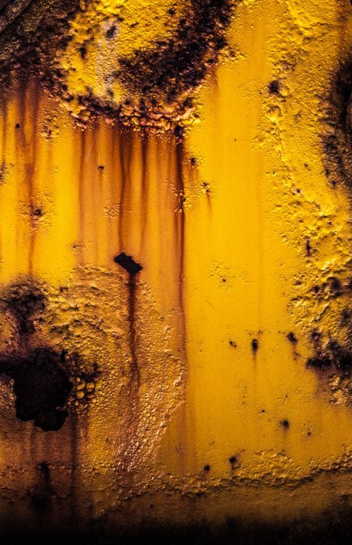 yellow dirt rust detail