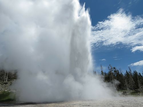 yellowstone thermal feature hot pool