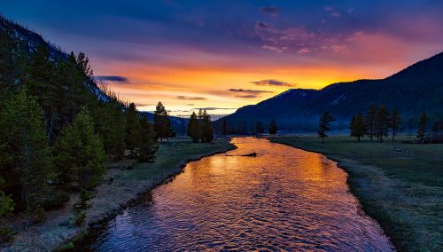 yellowstone national park sunset twilight