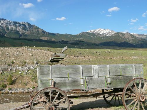 yellowstone national park heritage old wagon