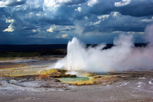 yellowstone's clepsydra geyser  lower  clepsydra