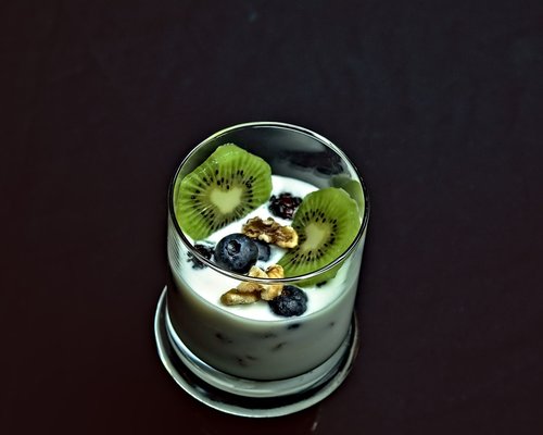 yogurt  kiwi  breakfast