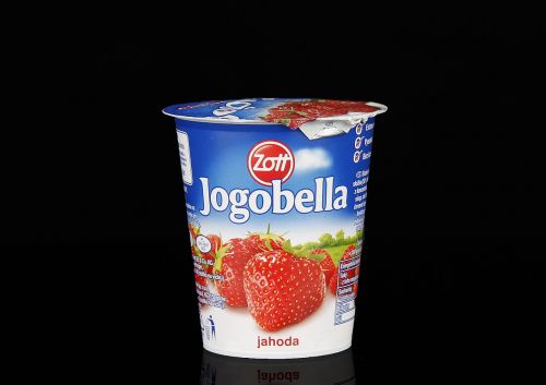yogurt strawberry composition