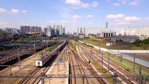 yongsan station railroad tracks the train path