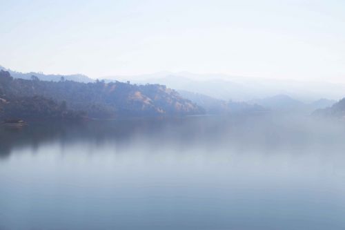yosemite lake fog