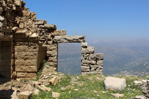 zanbakeye kfarnabrakh el chouf  ruins  land lebanon