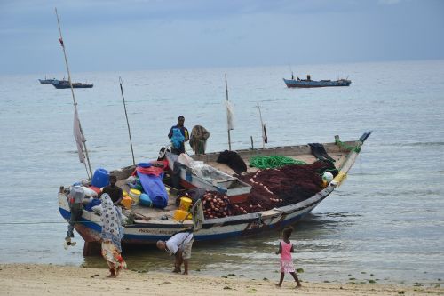 zanzibar boot sea