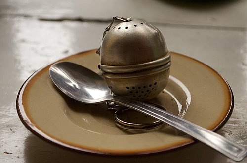 zaparzacz tea  teaspoon  saucer