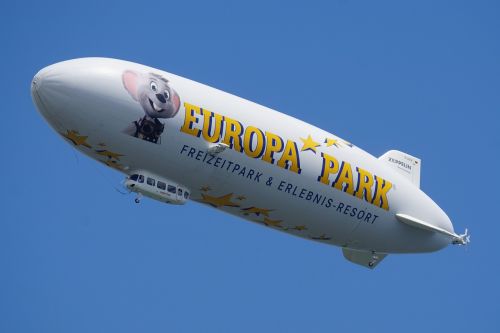 zeppelin airship fly