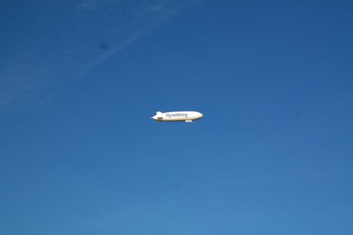 zeppelin fly rigid airship