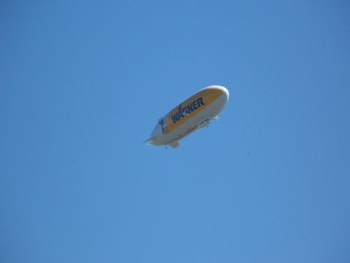 zeppelin airship float