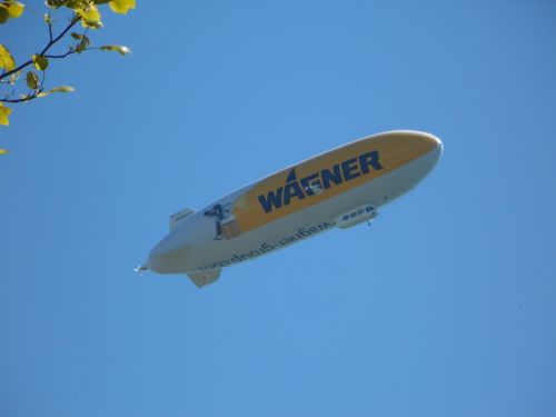 zeppelin airship float