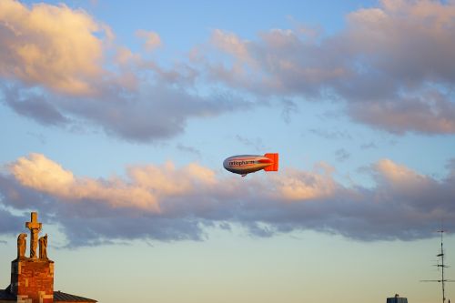 zeppelin airship fly