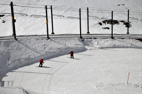 zermatt  ski  railroad tracks